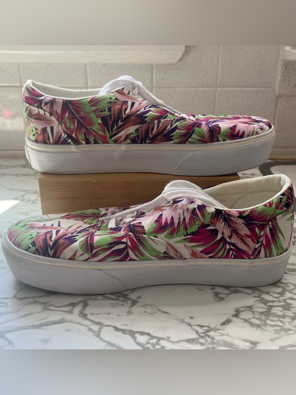 Vans Doheny Platform "Paradise Floral" Sneakers.  Women’s Size 9.5